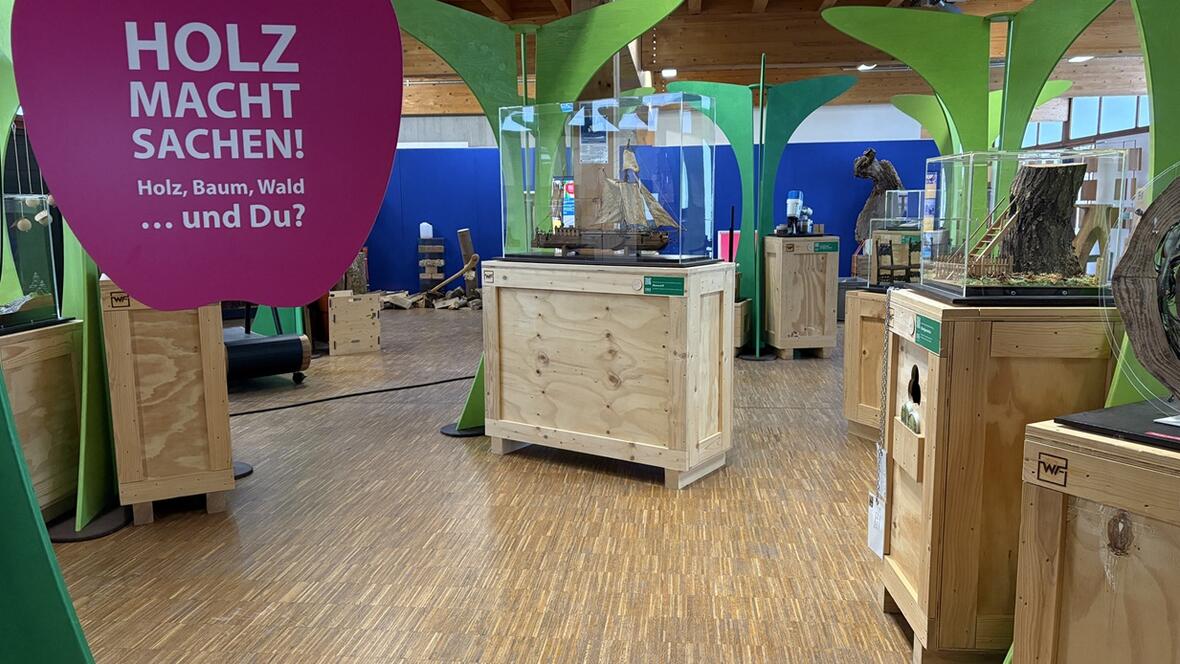 2026-03-05_13-34-18-blick_in_die_ausstellung